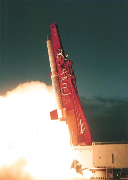 Tên lửa đẩy TR-1A Nhật Bản có thể cải tiến thành tên lửa tầm ngắn.